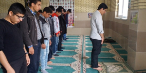زنگ نماز  در مدارس سراسر کشور نواخته می‌شود